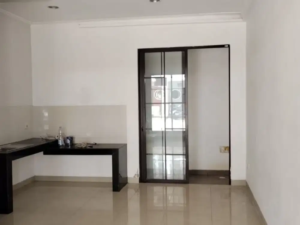 P Ls Disewakan Termurah Rumah 4X12 di Green Lake City Min. 2 Th