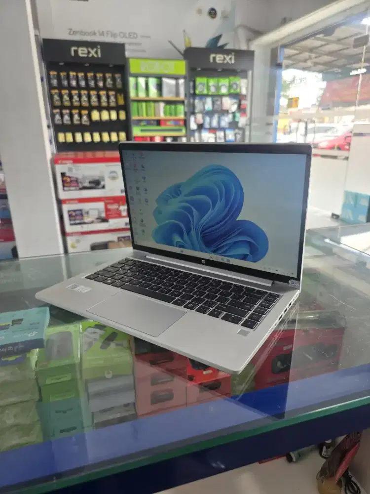 LAPTOP HP AMD RYZEN5 5600 RAM 8GB SSD 256GB