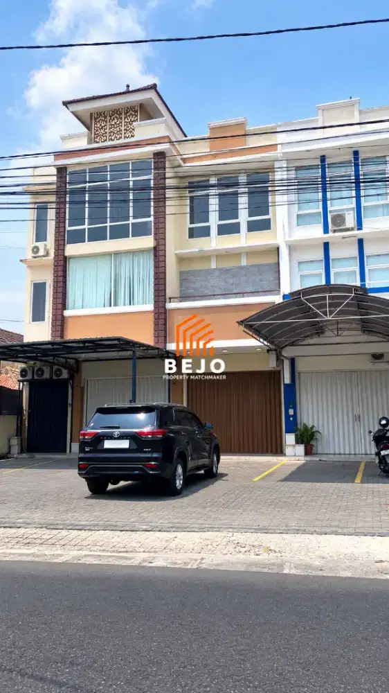 Disewakan Ruko 3 lantai strategis cocok Kantor