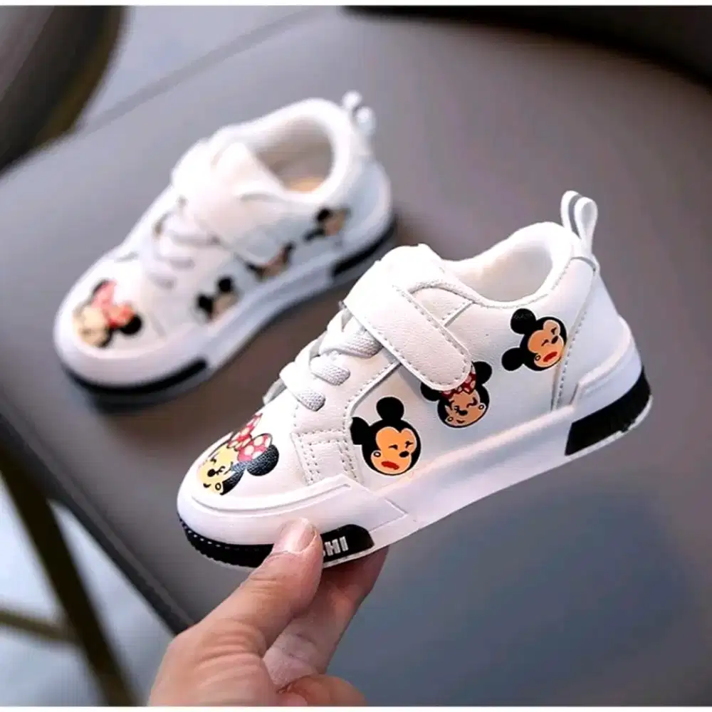 Sepatu anak uk 24 merk Mosbo