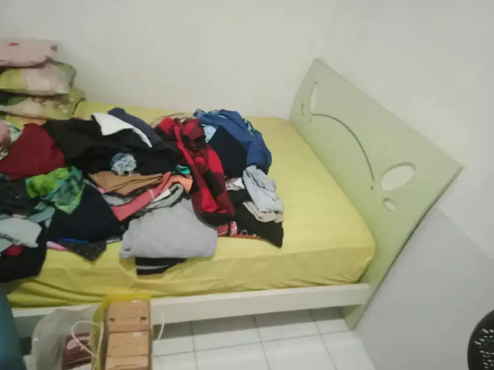 satu set perlengkapan kamar