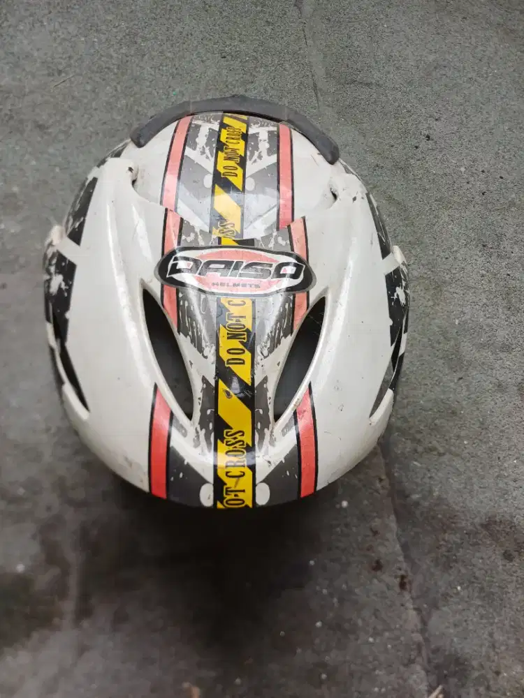 Helm Putih Daiso