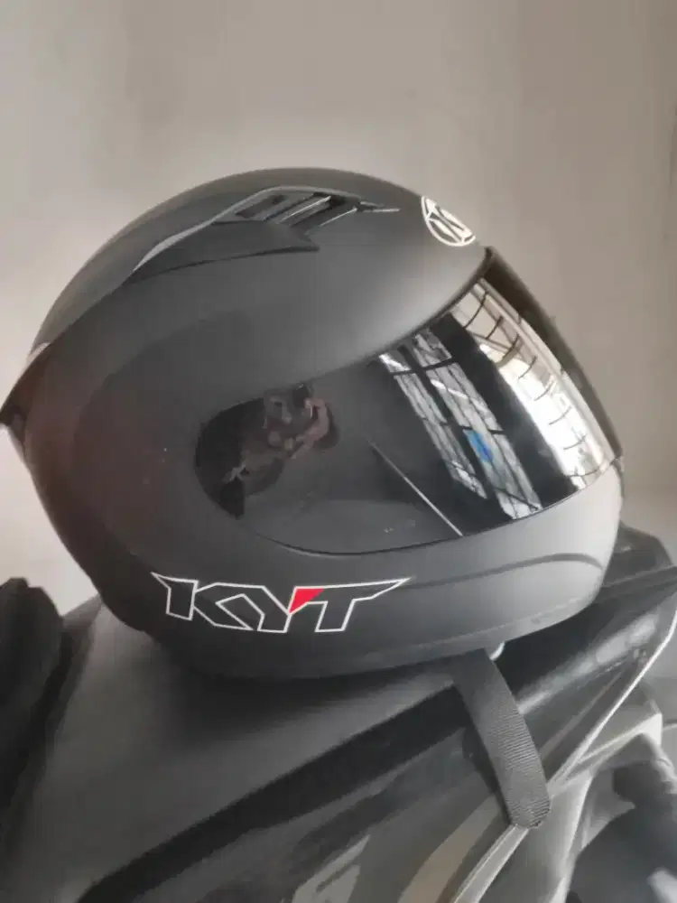 Helm KYT R10 Fullface