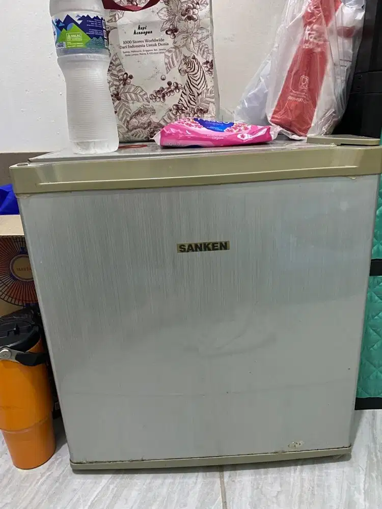 JUAL KULKAS MINI SANKEN!!