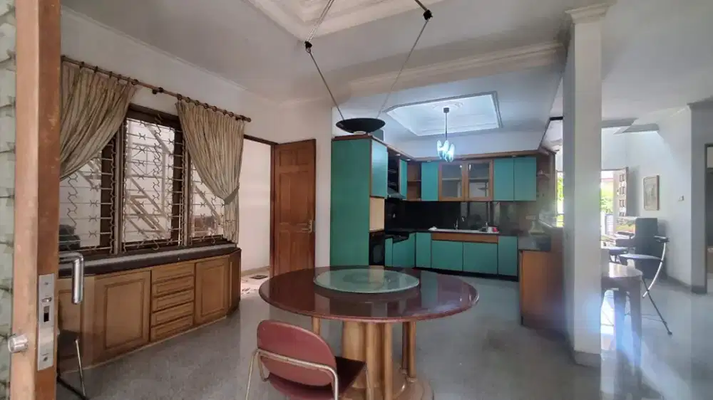 Rumah nyaman dekat pondok indah dan blok m tanah kusir Jaksel