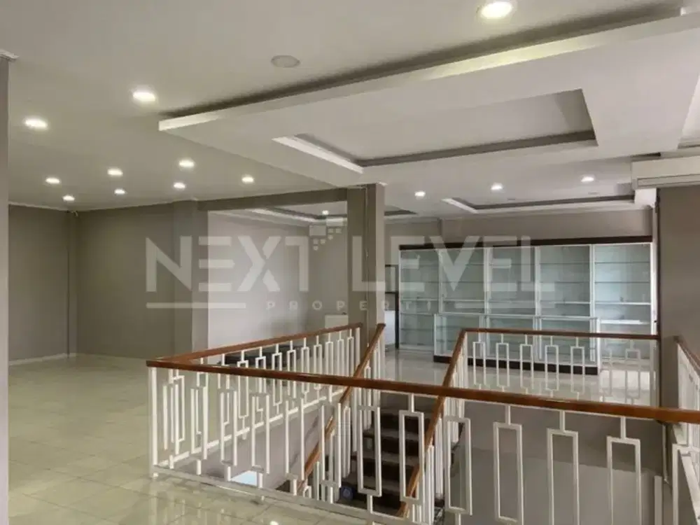 Ruko gandeng 4 dijual, letak strategis dan lokasi ramai