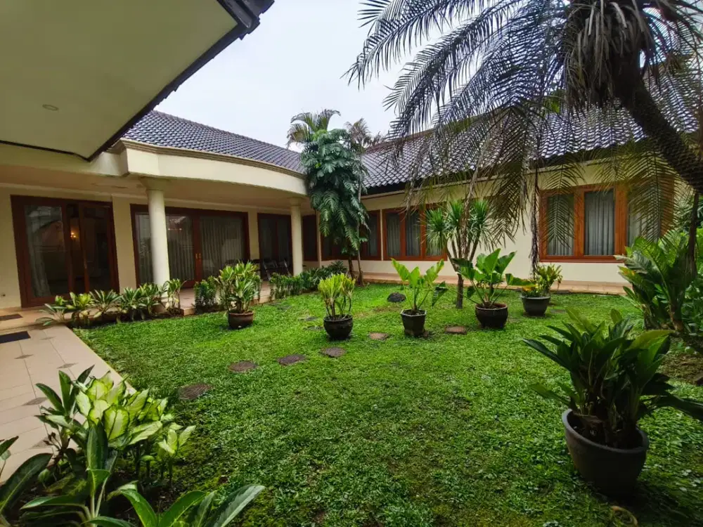 Rumah bagus dan terawat di Tebet Barat Jakarta Selatan.