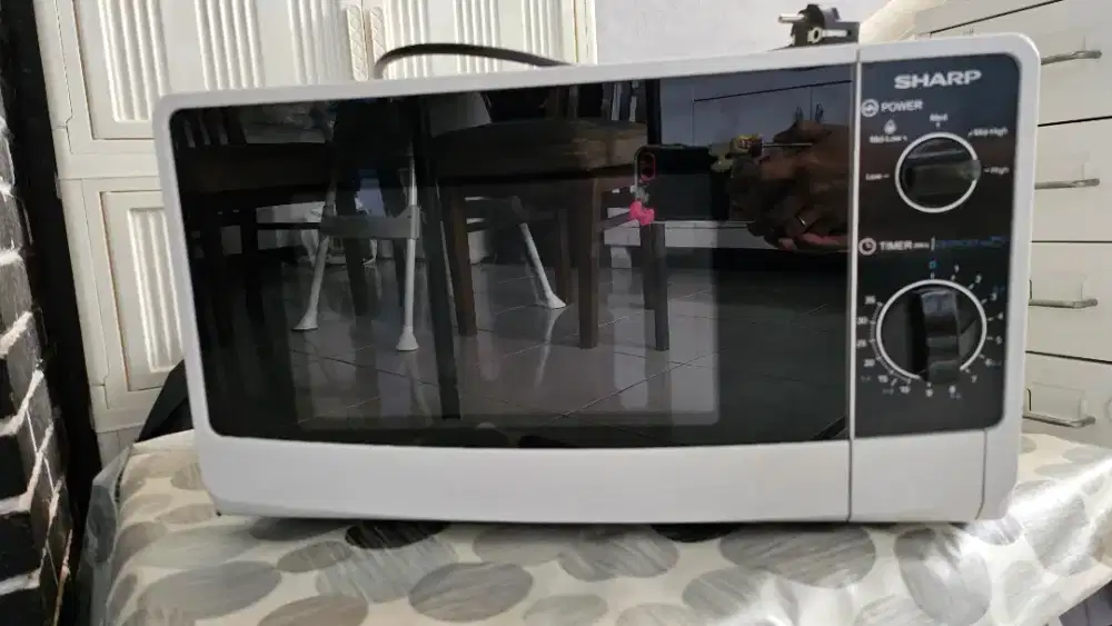 Microwave Sharp R220MA