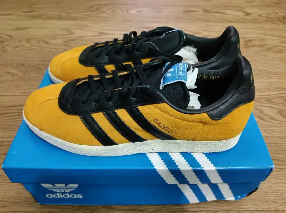 Sepatu Adidas gazelle original store..kondisi baru/new..uk 42 fullset