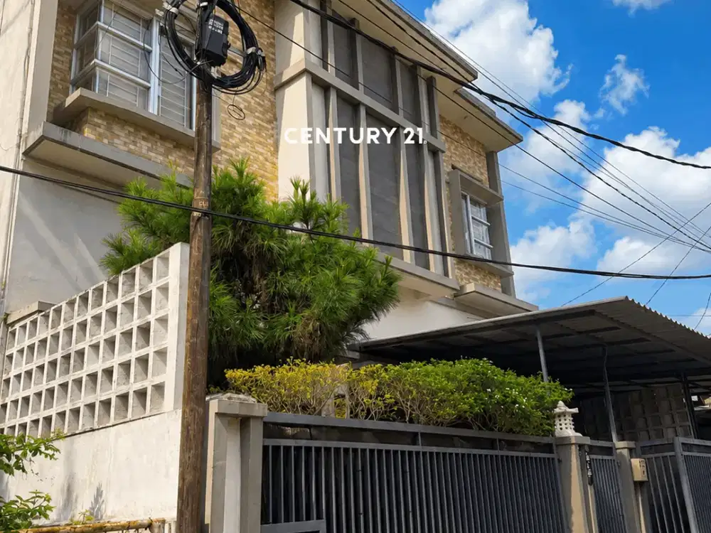 Rumah 2 Lantai Bagus Dekat Stasiun Dm 18790