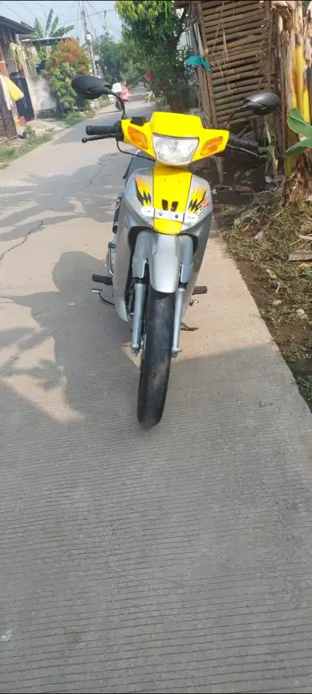 Yamaha fiz r kuning tahun 2000