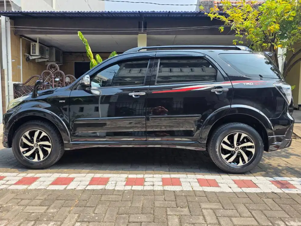 Toyota Rush 2016 Hitam Metalic Super Istw