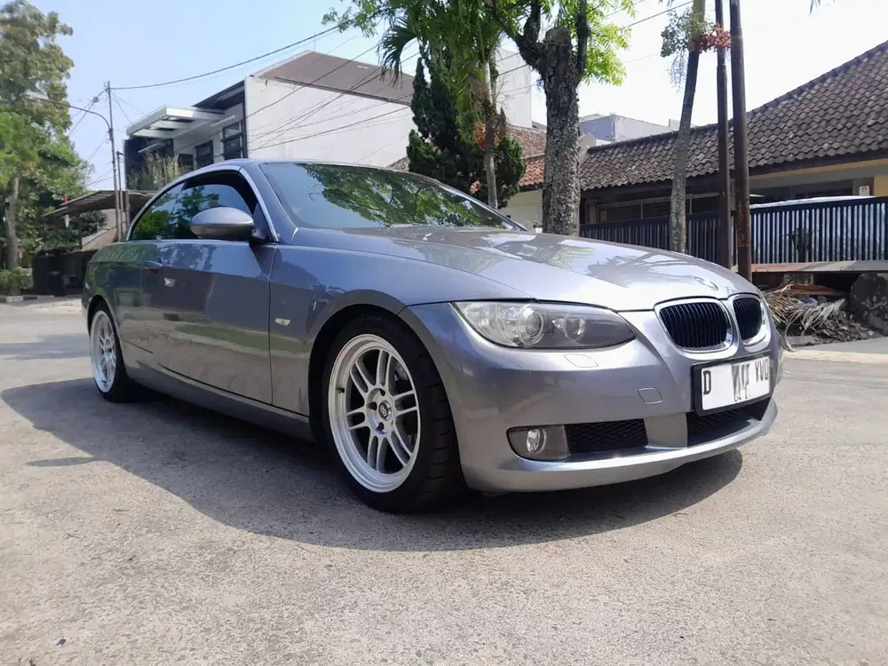 BMW 325i Convertible Automatic 2010