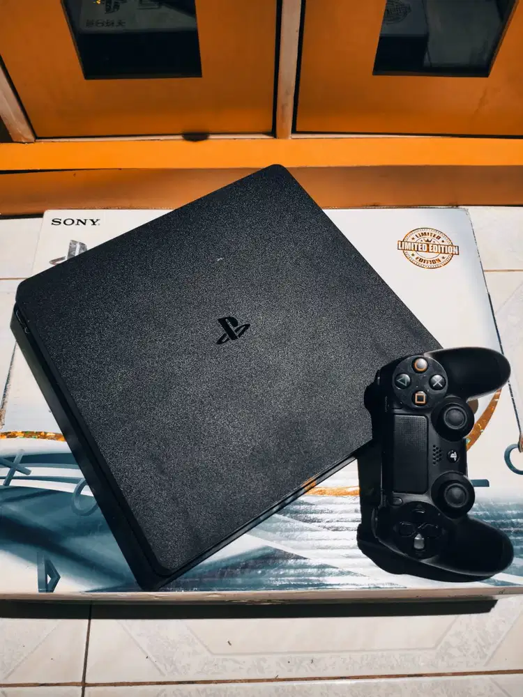 PS 4 slim pemakaian pribadi