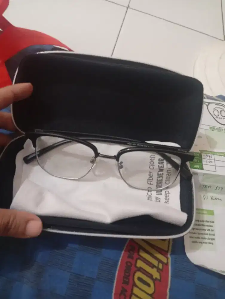 Kacamata minus .bisa buat cewe dan cowo - 1.00