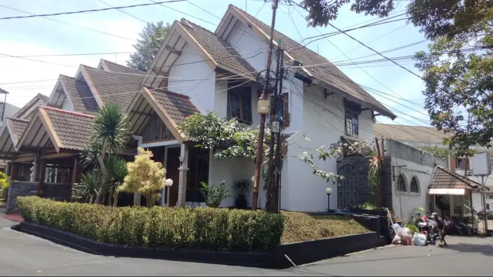 Disewakan Rumah di Dago Tubagus Ismail 5 KT, 4 KM