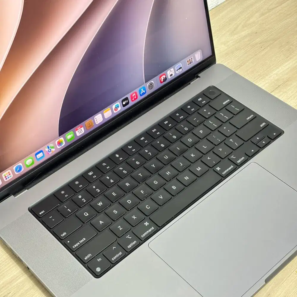 MACBOOK PRO A2485 16” – M1 PRO – 16GB RAM – 512GB SSD – PREMIUM APPLE