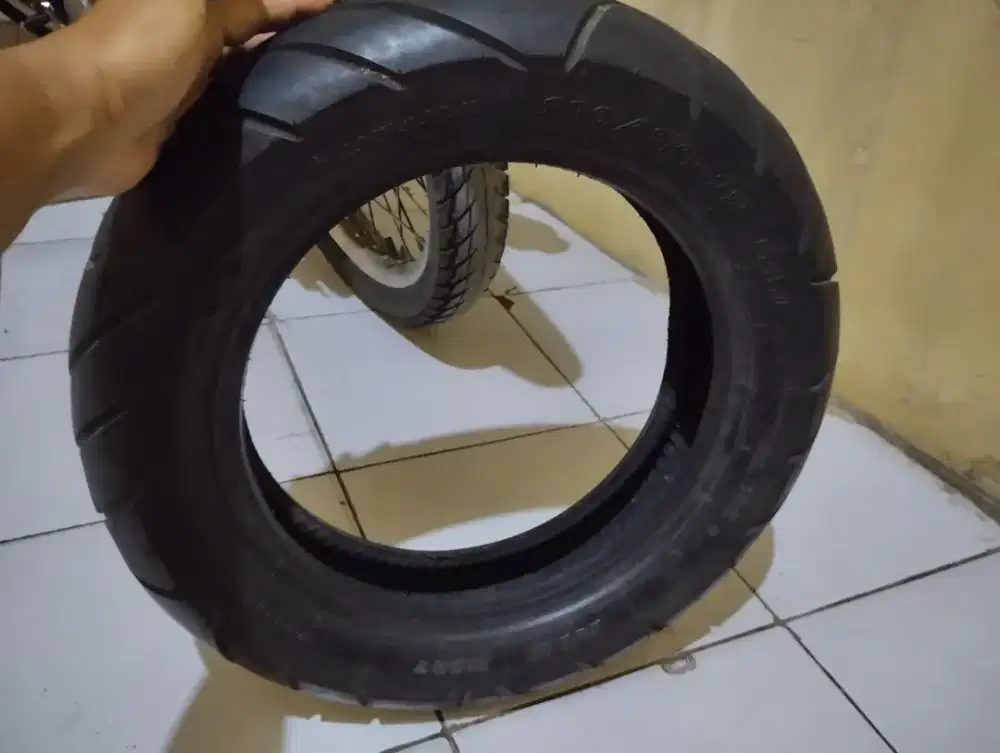 Di Jual Ban bekas donat Scoopy roda belakang dan senderan motor bebek
