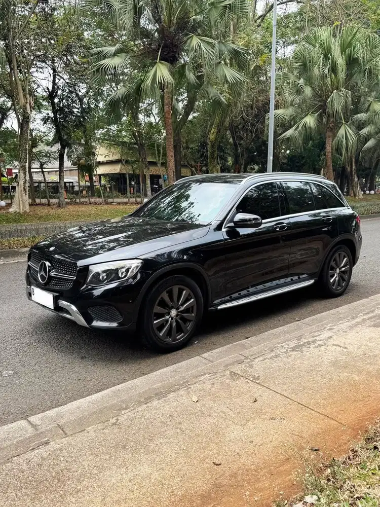 [Km67RB] Mercedes Benz GLC250 2016 Hitam NIK 2015