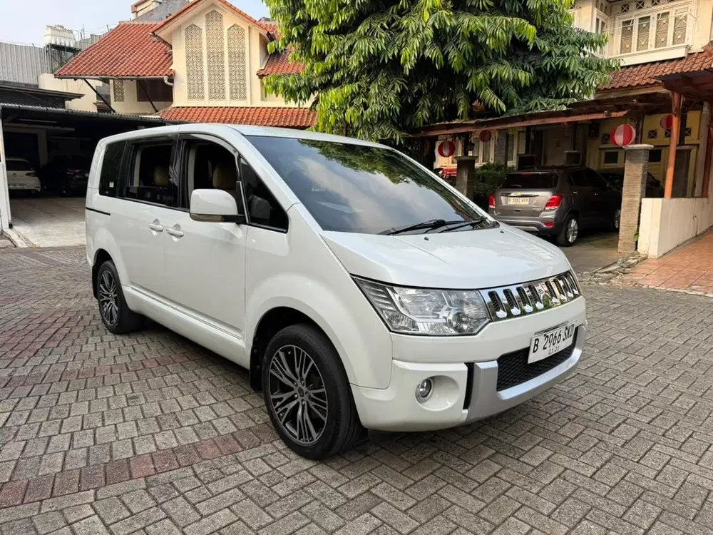 MITSUBISHI DELICA 2014