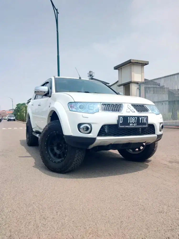 MITSUBISHI PAJERO SPORT DAKAR 2.5 ( 4x4 ) MATIC 2011 PUTIH
