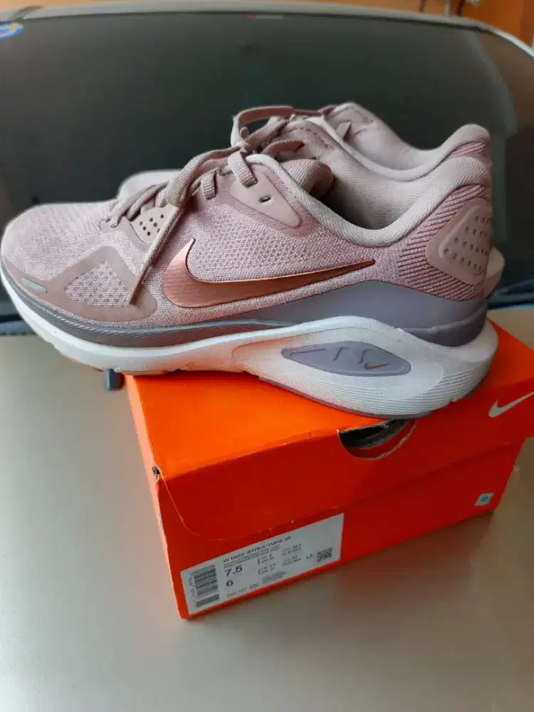 Nike Structur Pink Wanita