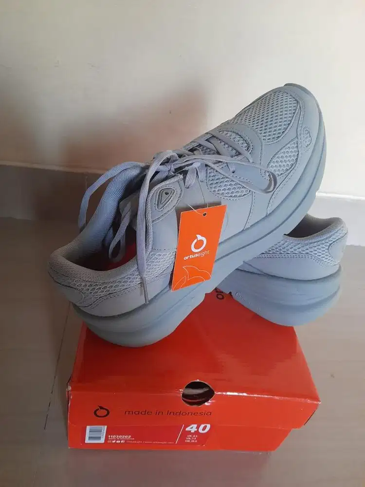Sepatu ortuseight