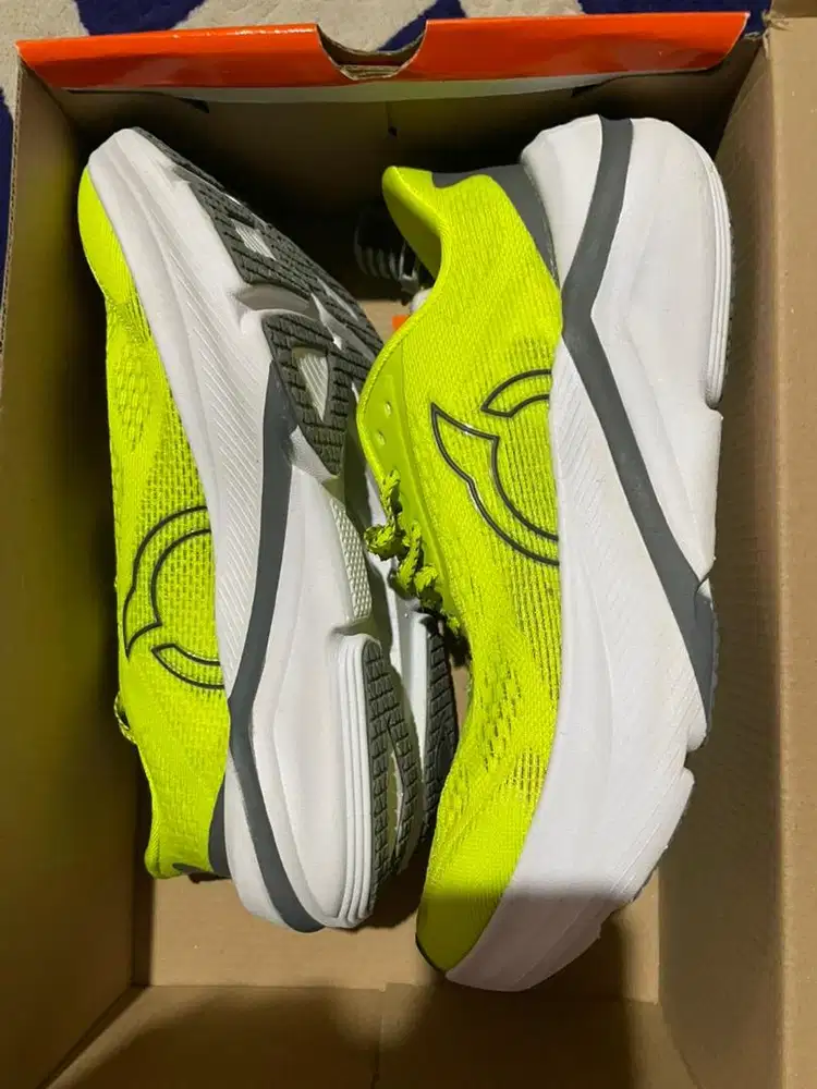 Sepatu running ortuseight hyperblast 2.0