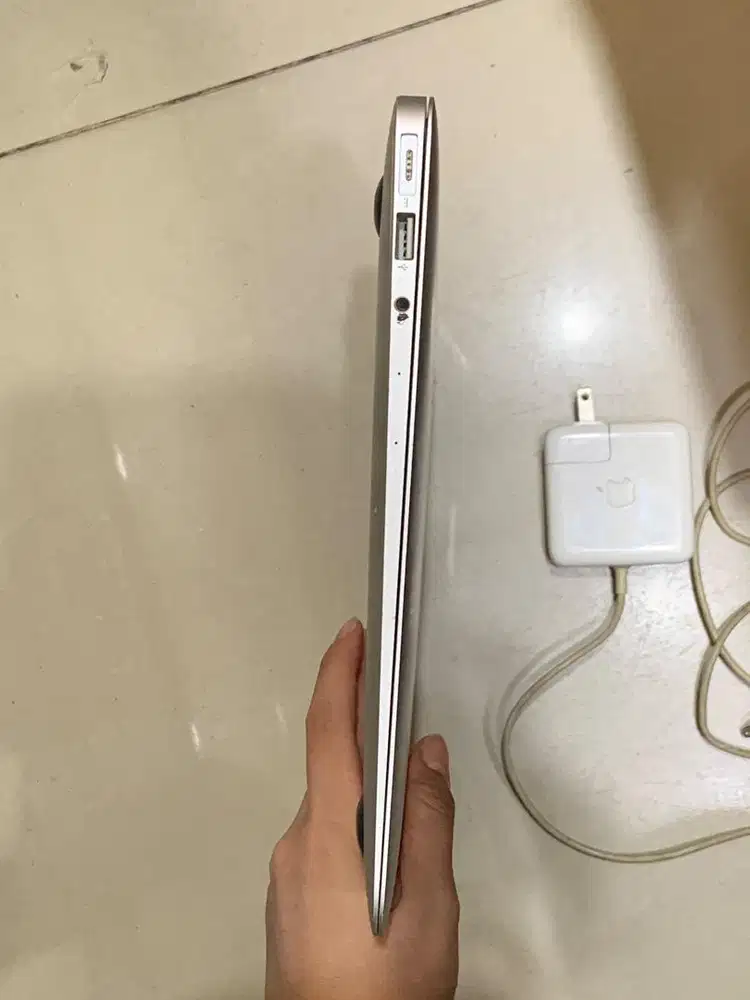 macbook air 2017 13inchi ram 8/128gb mulus