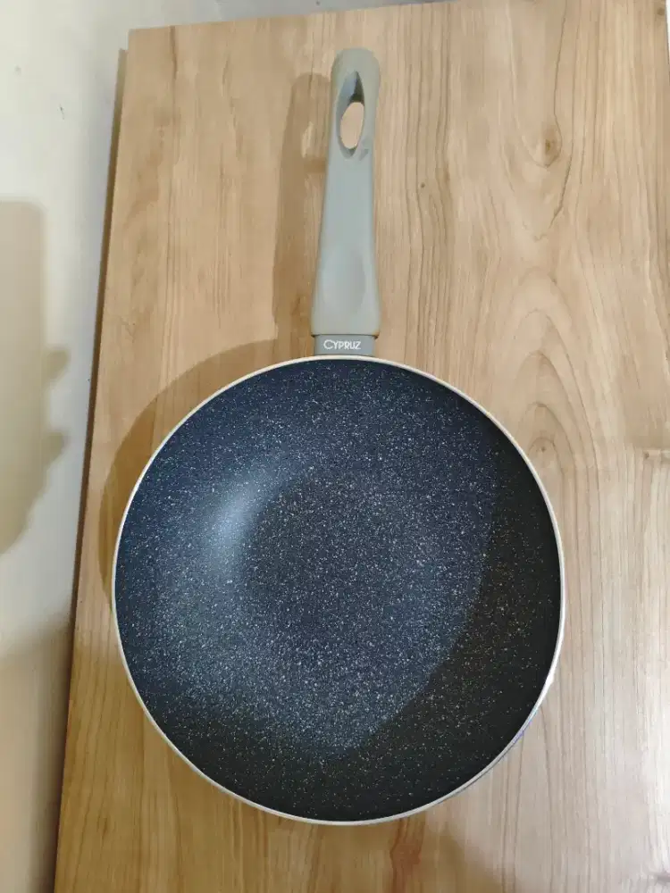 CYPRUZ Fry Wok 24 cm Wajan Anti Lengket Featherlight Series - Second