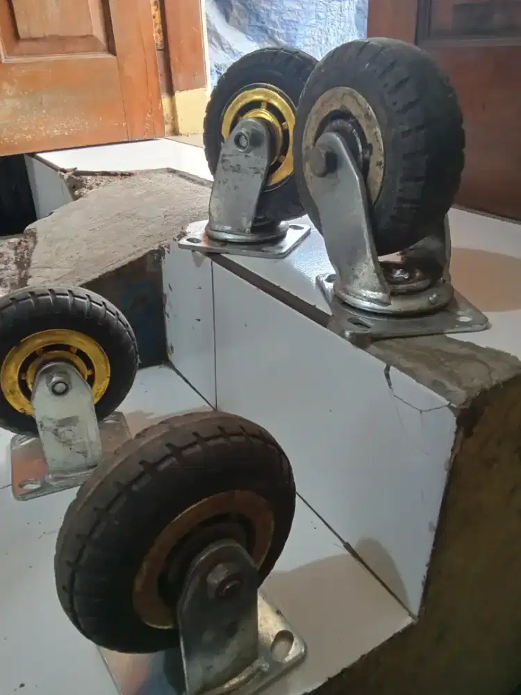 Roda troley barang masih layak pakai