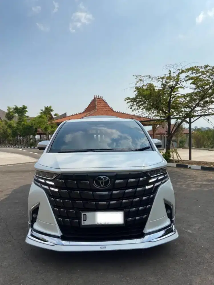Alphard G HEV hybride at 2024