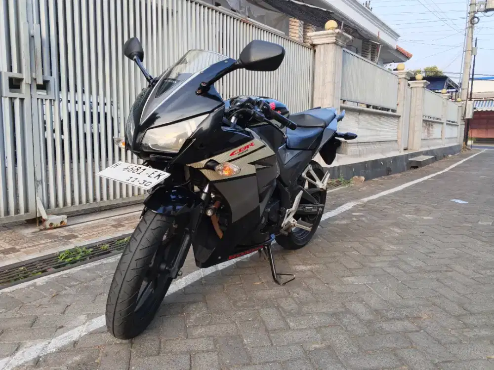 Bismillah jual Honda CBR 150 R th 2015