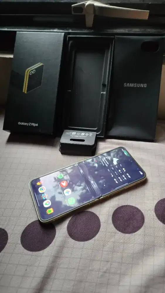 SAMSUNG GALAXY Z FLIP 6 256GB Fullset SEIN Mulus