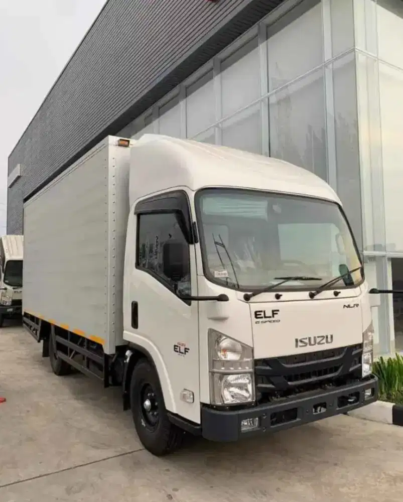 Isuzu CDE NLR Box
