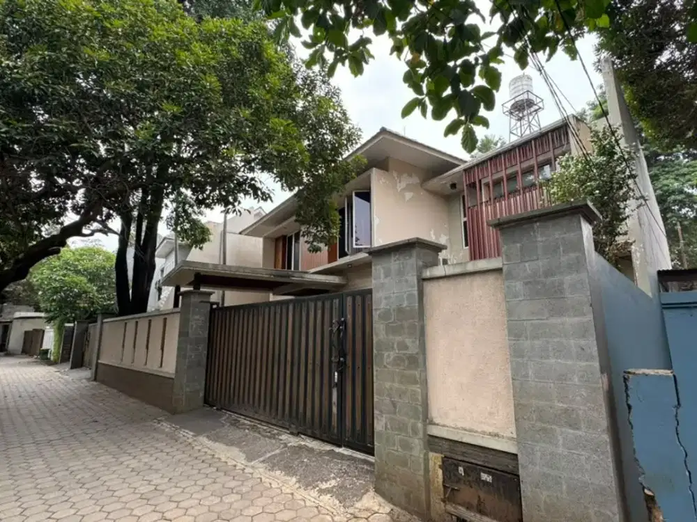 Rumah 2 Lantai Kawasan Cilandak Jakarta Selatan Full Furnish Ada Kolam Renang