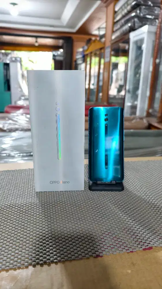 oppo reno 256GB, face id on, shark fin camera