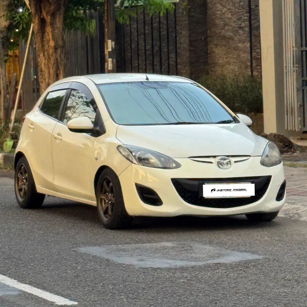 MAZDA 2 2012 / 2011 Matic Bagus Murah Kredit Bekas Surabaya Istimewa