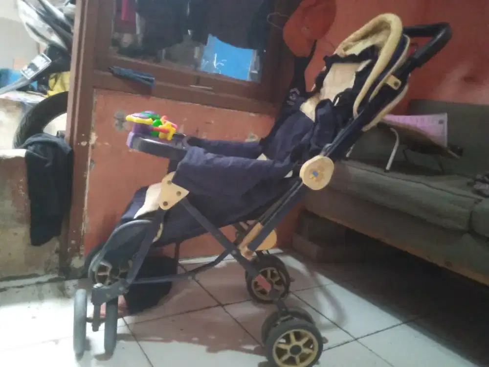 Jual cepat aja dari pada ga kepake bekas bocil waktu bayi