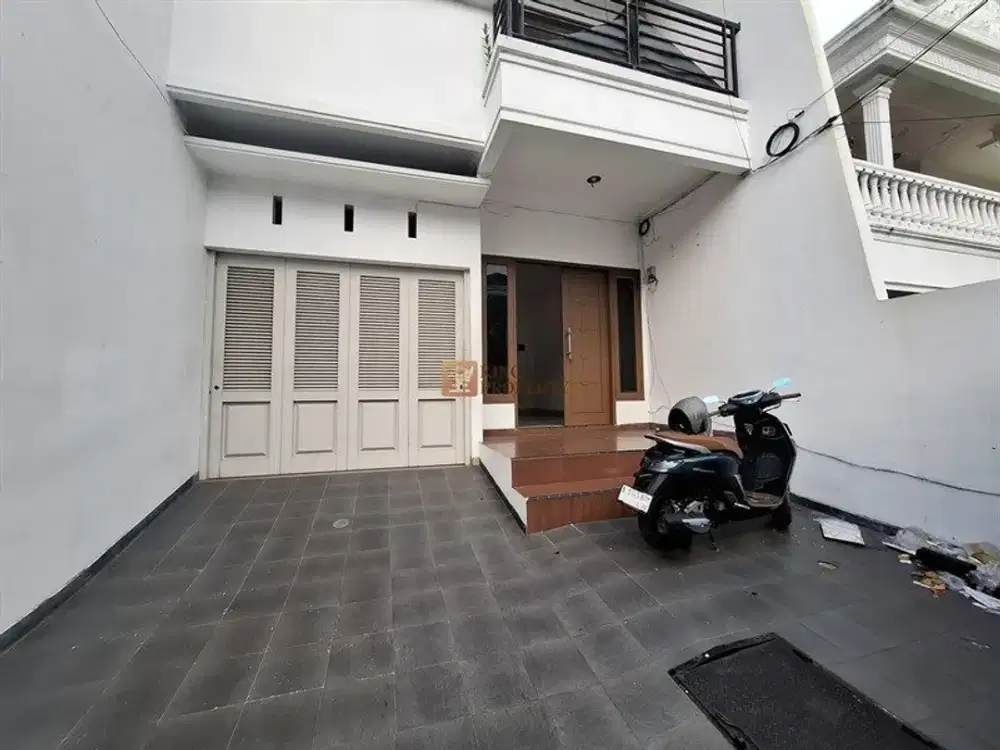 Disewakan Rumah 3 Lantai Tomang Rawa Kepa Raya Desain Modern Minimalis Tropis, Depan Jalan Raya Dekat Tol & Central Park