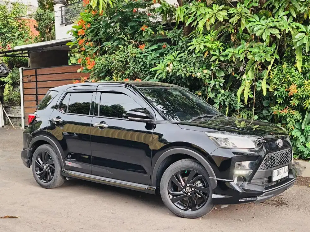 toyota raize 1.0 GR tss at matic 2021 hitam mulus bandung