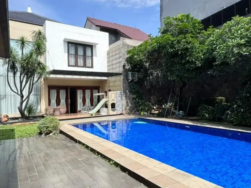 Dijual Rumah 2 Lantai di TB Simatupang Jakarta Selatan Privat Swimming Pool dan Sauna