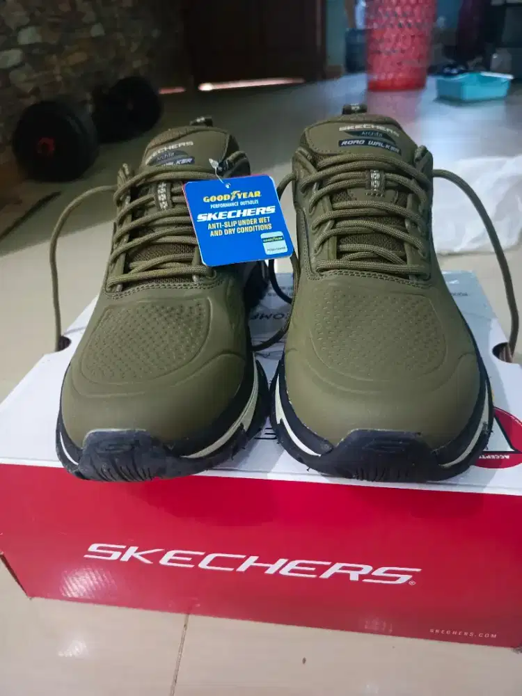 Sepatu Sketchers Archfit Road Walkers