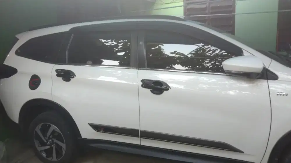 Di jual mobil Toyota Rush pemakaian pribadi tanpa prantara