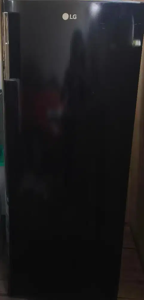 Kulkas LG kondisi bagus warna hitam