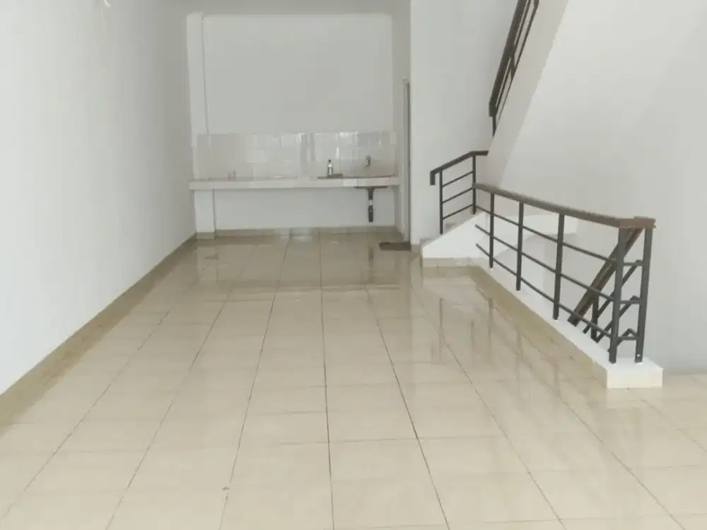 Ruko Tematik 3 lantai. Lokasi satu komplek dengan pasar paramount.