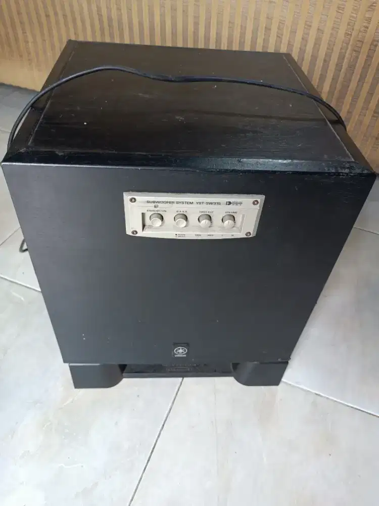 Speaker Subwoofer Aktif Yamaha 10inc