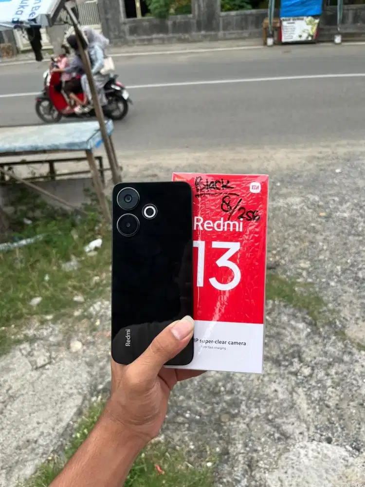 Redmi 13 8/256 hitam
