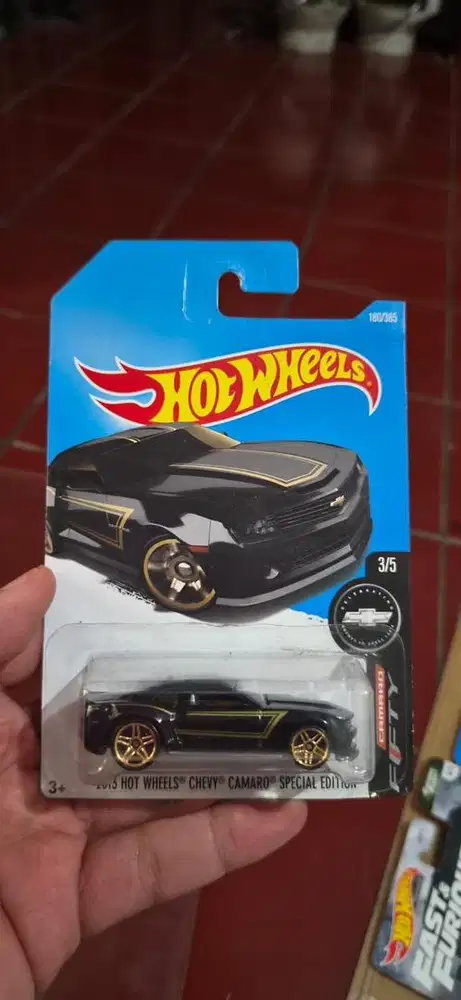 Hot Wheels 2013 Chevy Camaro Special Edition