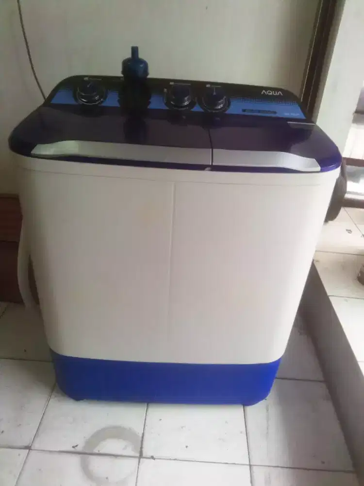Dijual mesin cuci merk Aqua 8kg normal